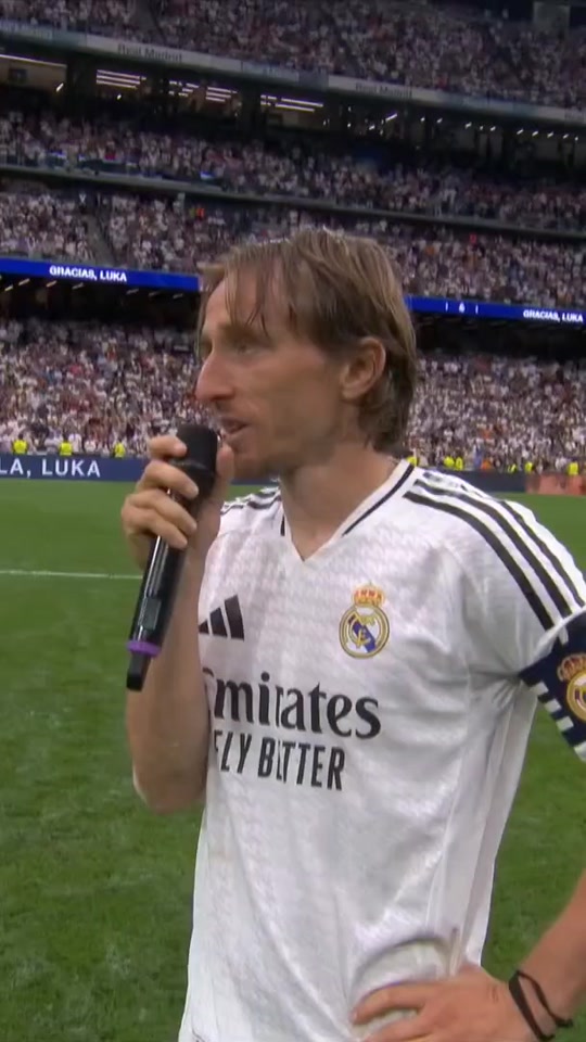 并且穿着 并且穿着