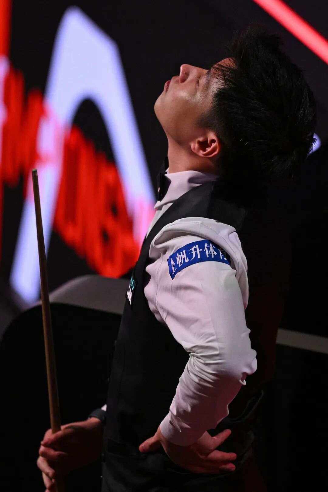 他的表现不 他的表现不